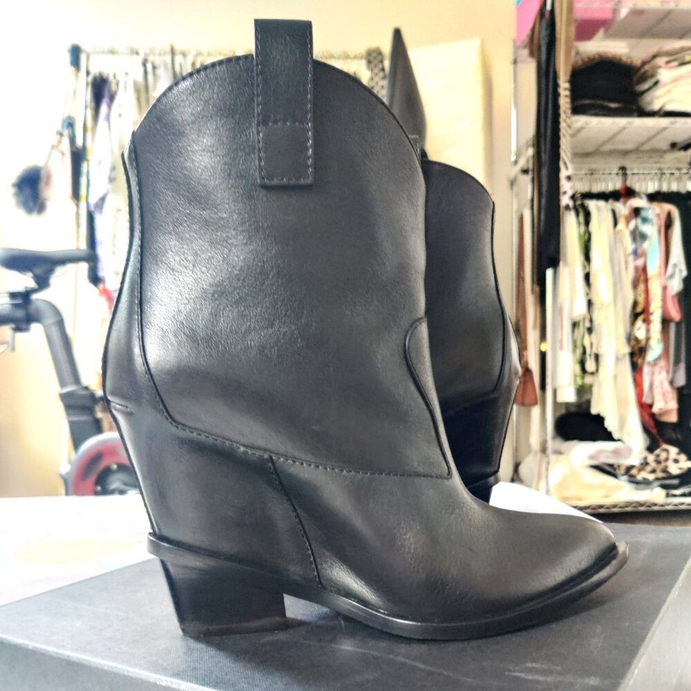 Giuseppe Zanotti italian black calfskin leather western, Cowboy bootie. Size 7
